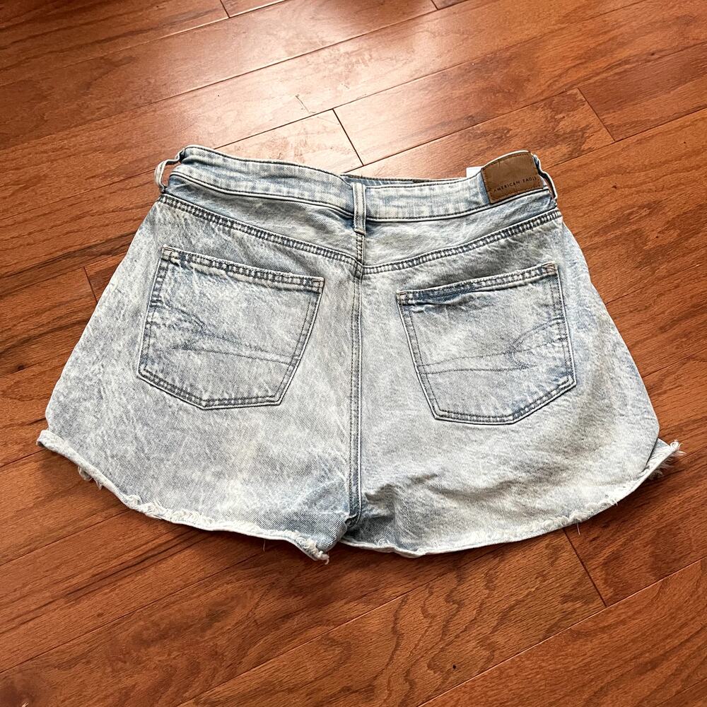 American Eagle Light Wash Blue Mom Denim Jean Shorts Size 6 - Picture 6 of 6